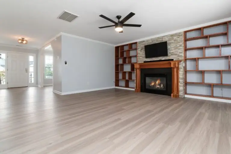 Bright, spacious living room with LVP flooring, Star-id